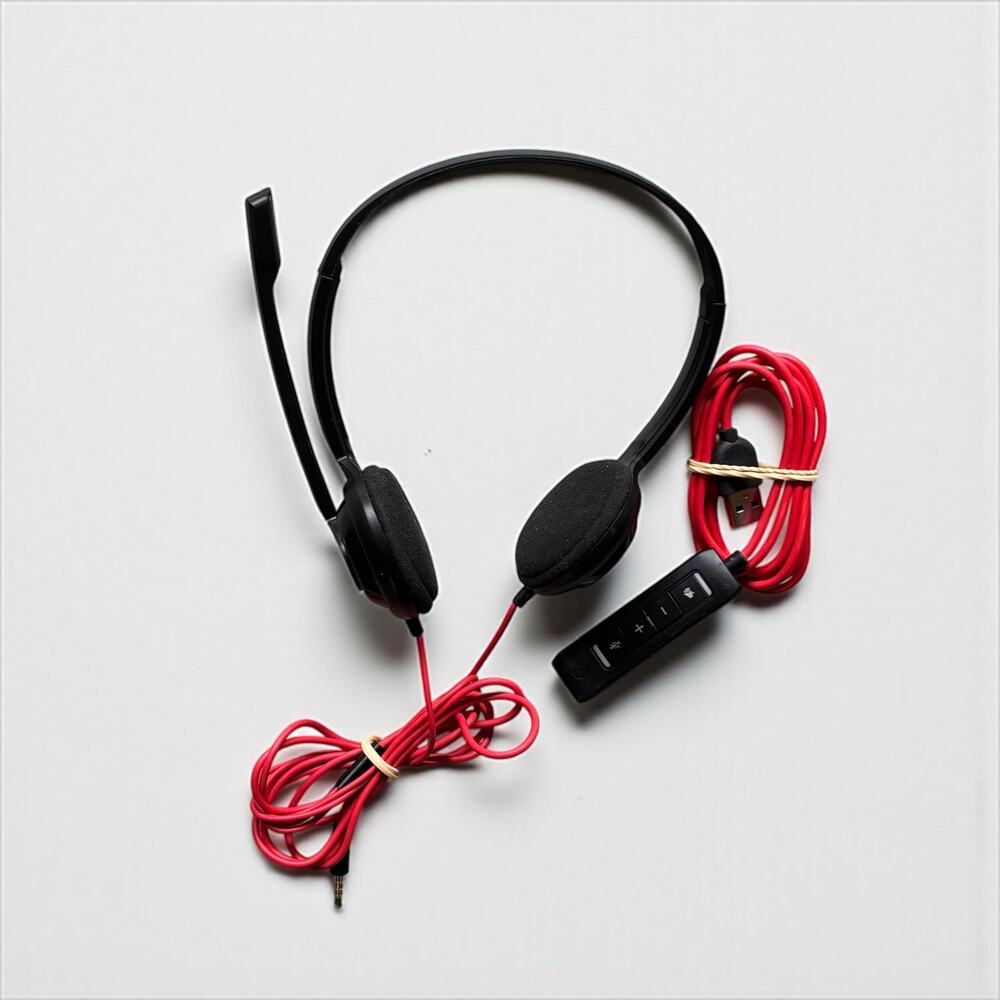 Pre Owned Computer Headset with Clear Microphone